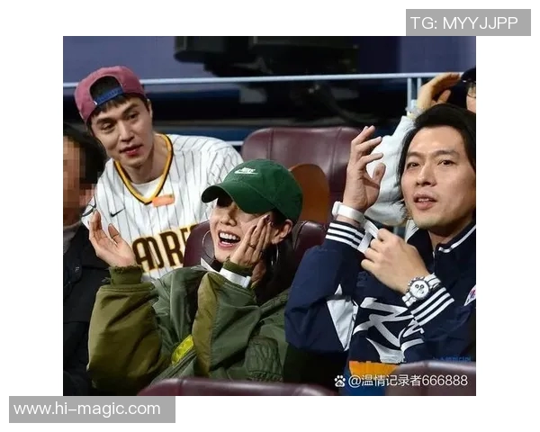 双人头像展现足球明星男生的魅力与风采,足球场上的青春与激情尽显无遗 双人头像展现足球明星男生的魅力与风采,足球场上的青春与激情尽显无遗